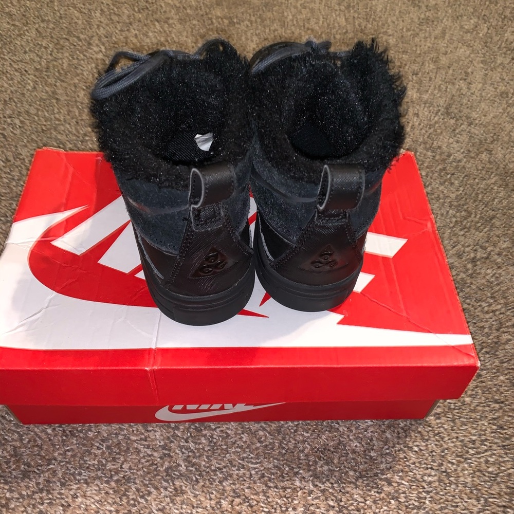 Nike ACG Boots - Picture 3 of 5